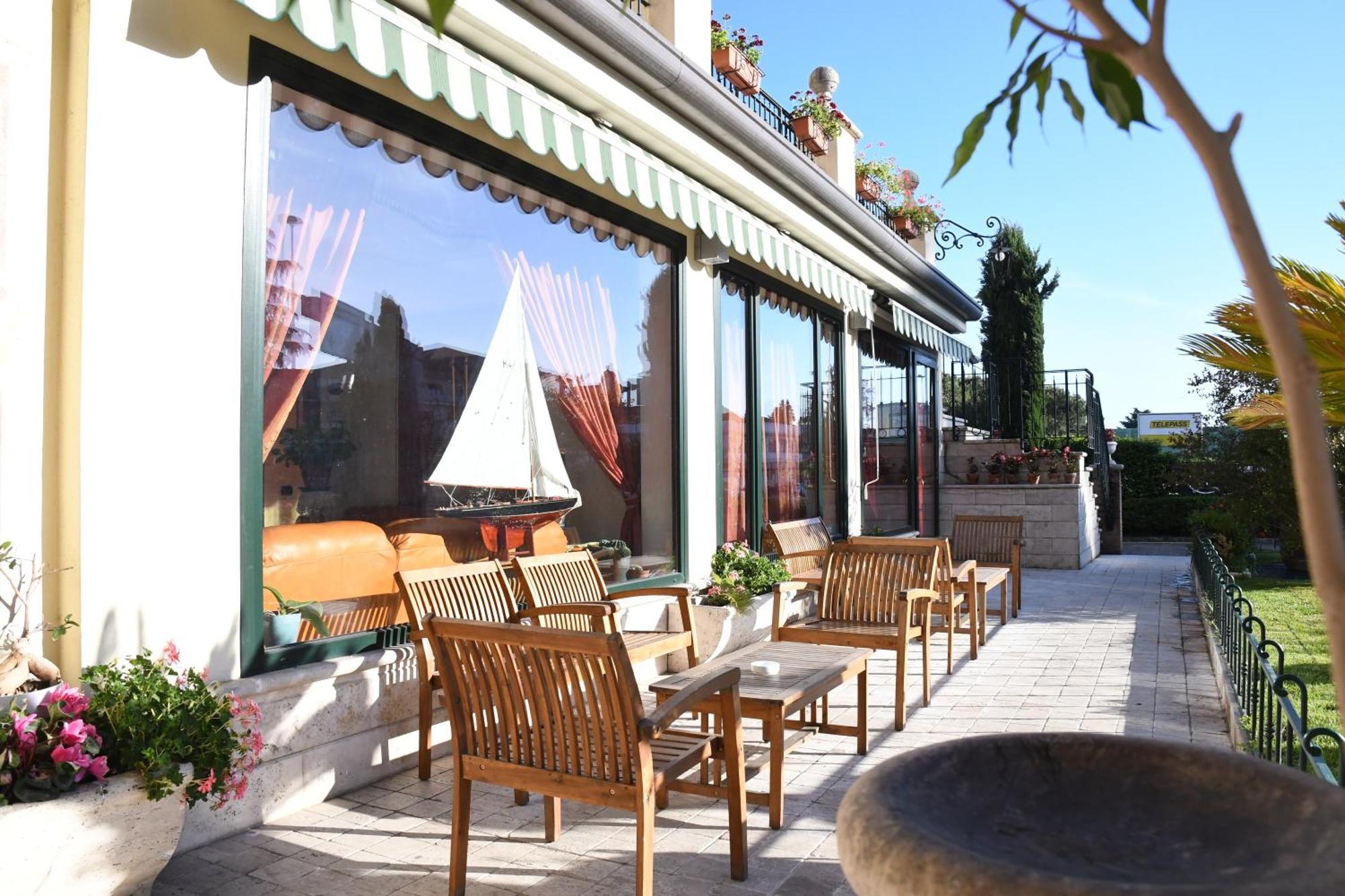 Fashion Hotel Valmontone Exterior foto