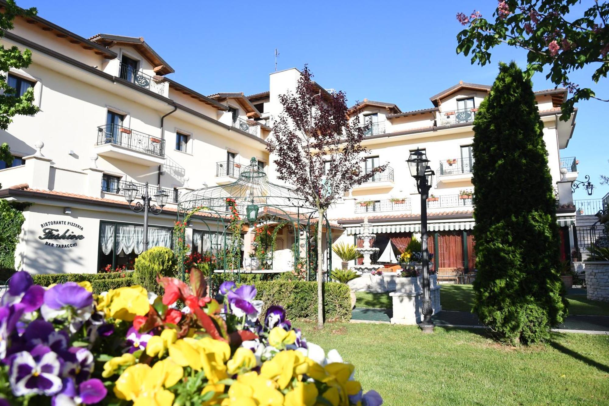 Fashion Hotel Valmontone Exterior foto